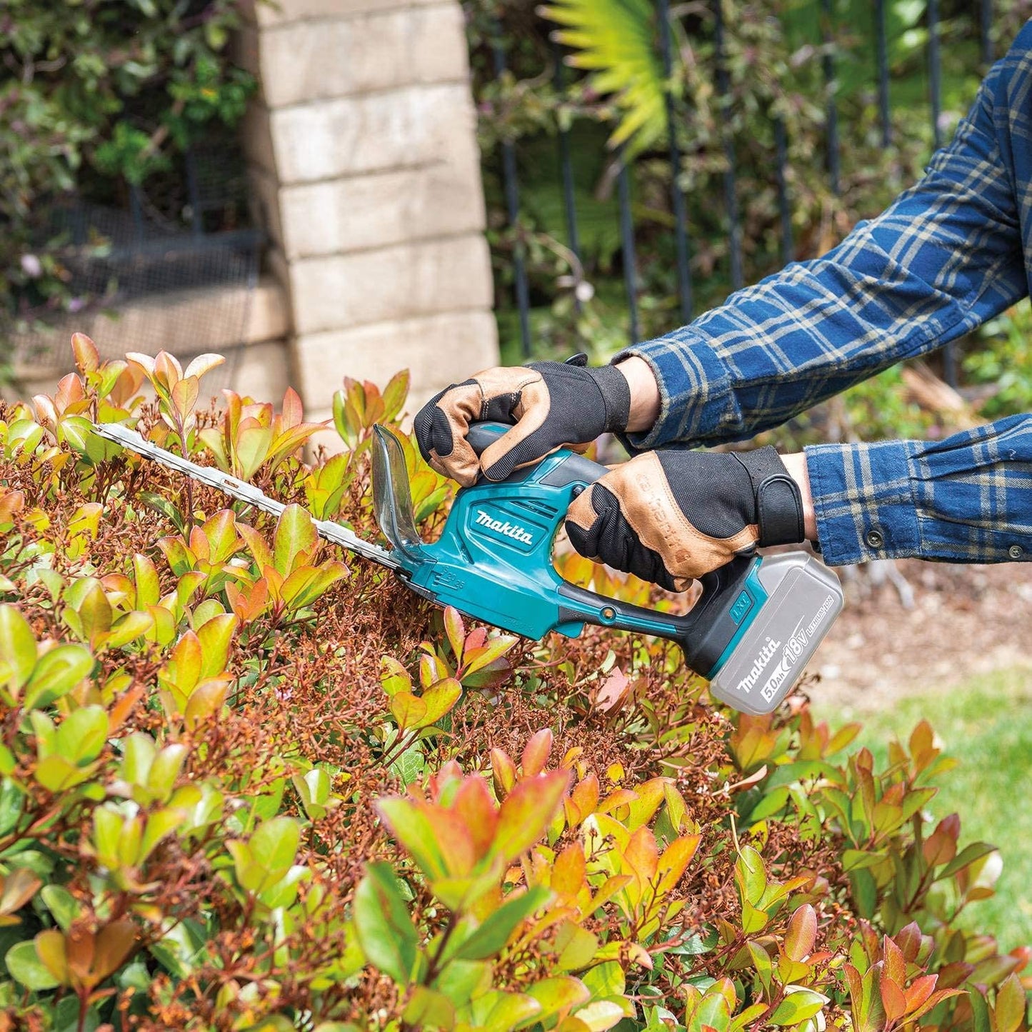 Makita 18V LXT Lithium-Ion Cordless Grass Shear with Hedge Trimmer Blade, Tool Only