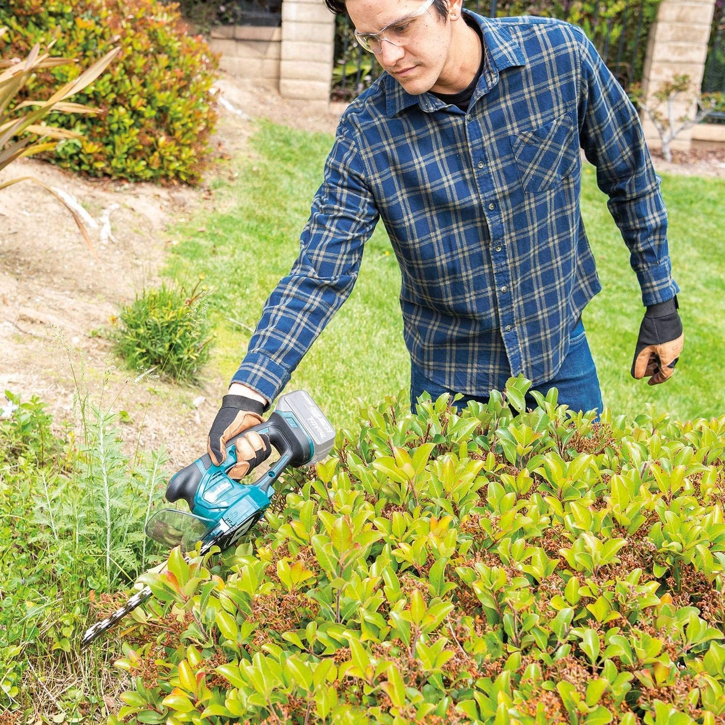 Makita 18V LXT Lithium-Ion Cordless Grass Shear with Hedge Trimmer Blade, Tool Only