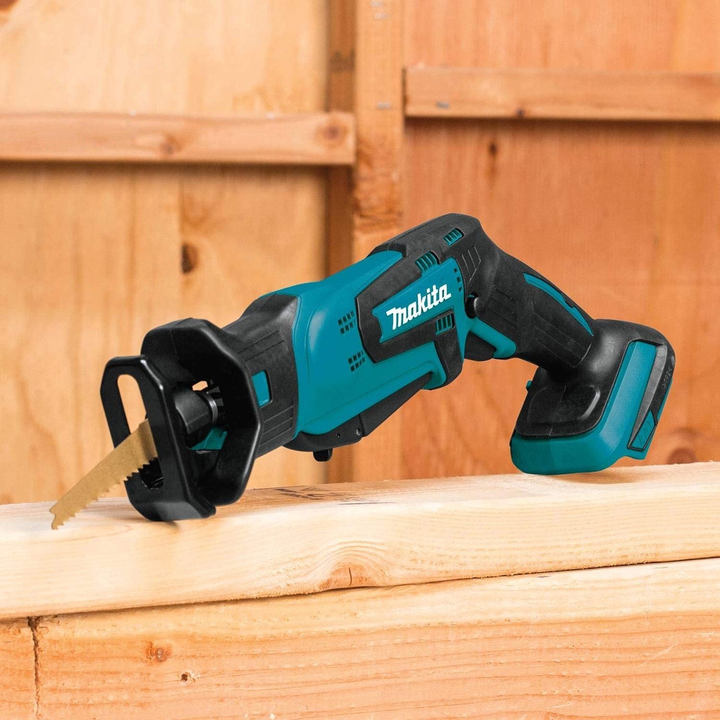 Makita 18V LXT Lithium-Ion Cordless Variable Speed Lightweight Compact Reciprocating Saw with Built-in LED (Tool-Only)