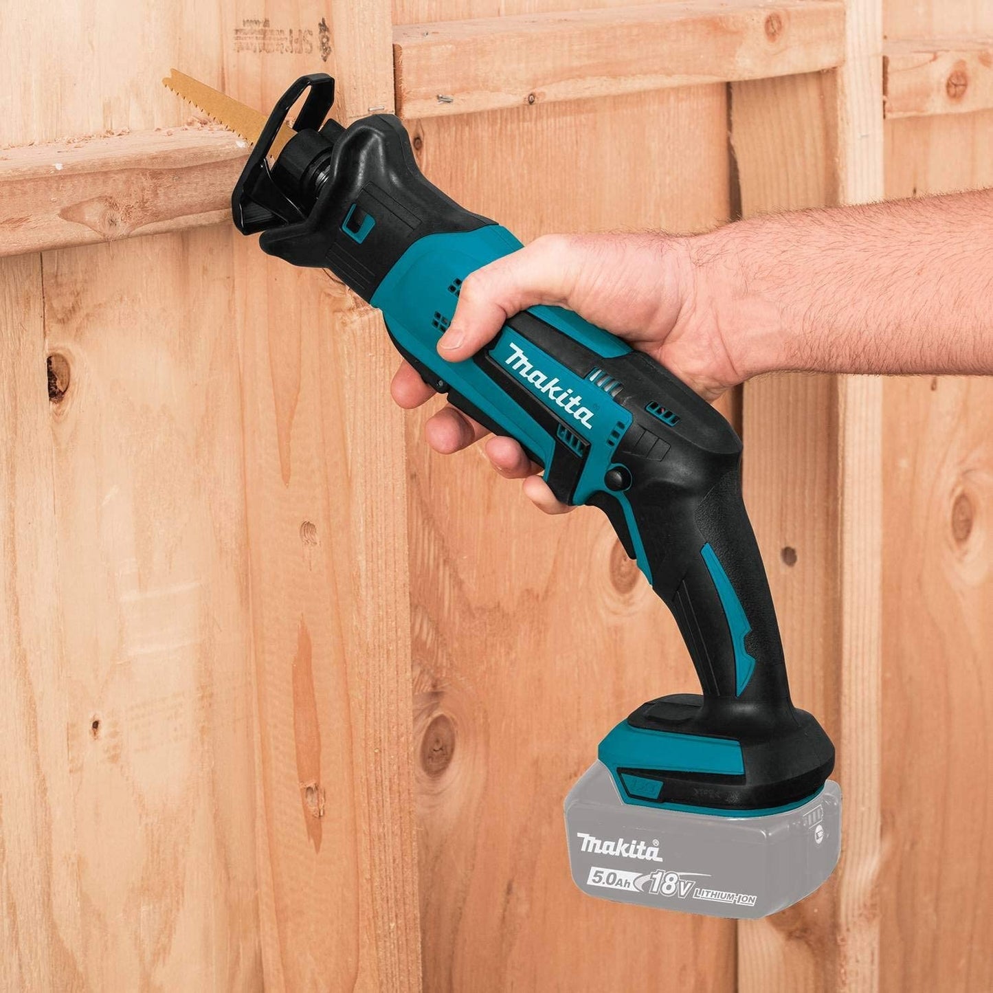 Makita 18V LXT Lithium-Ion Cordless Variable Speed Lightweight Compact Reciprocating Saw with Built-in LED (Tool-Only)