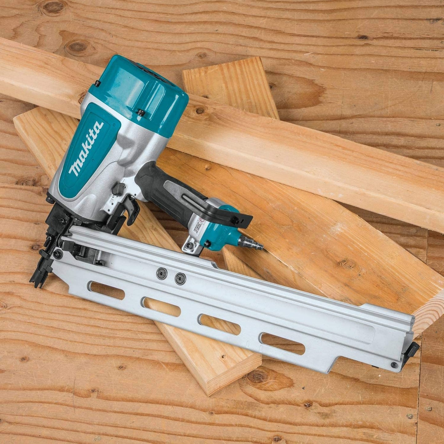 Makita 3-1/2 in. 21° Pneumatic Full Round Head Framing Nailer