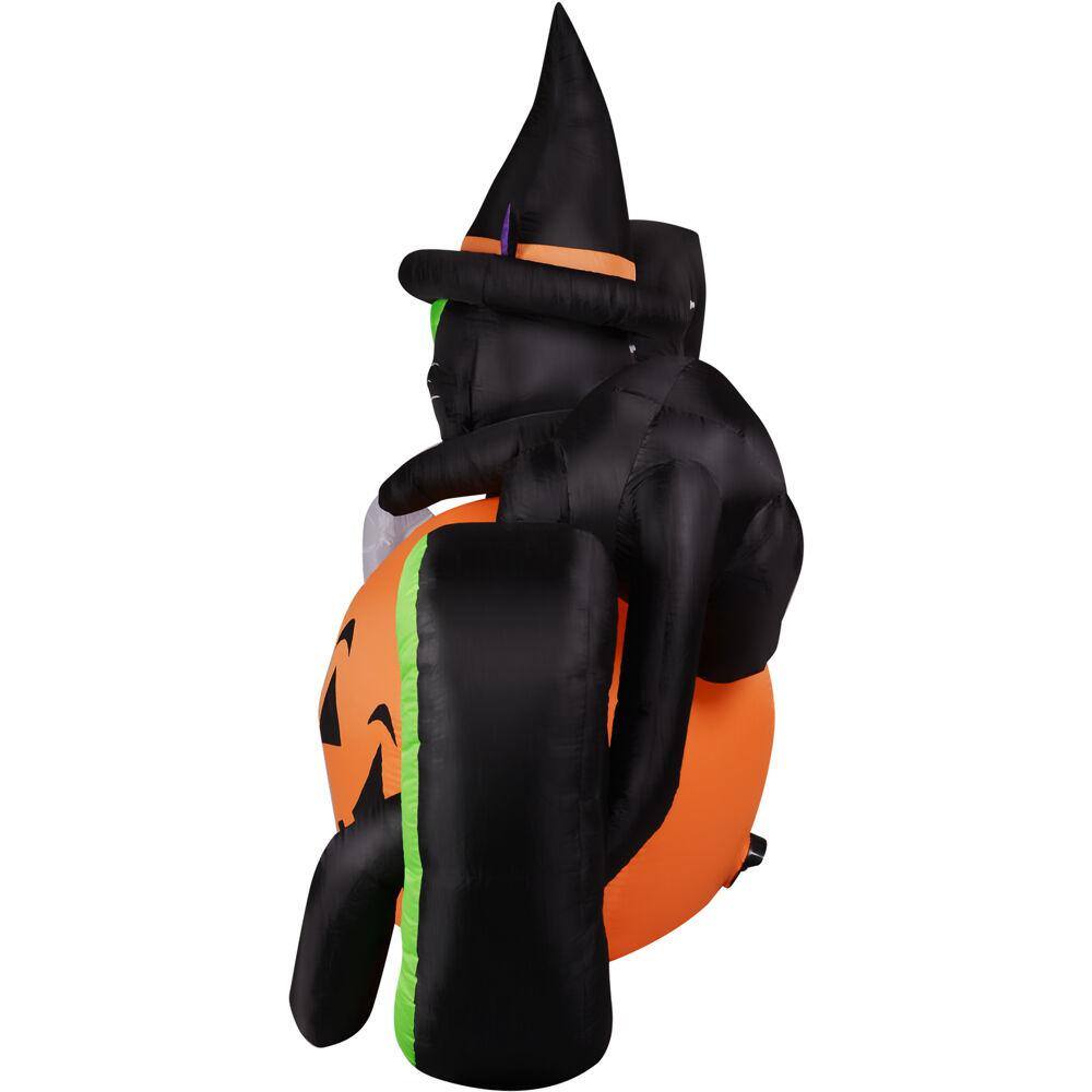 HAUNTED HILL FARM:Haunted Hill Farm 5 ft. Pre-Lit Boo Sign with Black Cat, Jack-O-Lantern and Ghost Halloween Inflatable