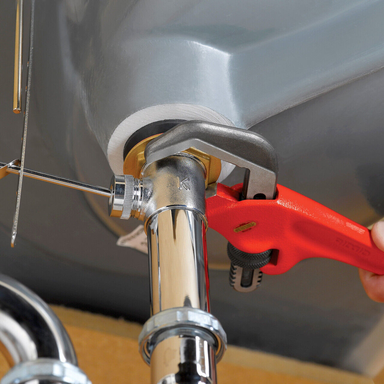 RIDGID 9-1/2 in. Offset Hex Jaw Pipe Wrench, Sturdy Plumbing Pipe Tool with Hex Jaw Mechanism for Extra Wide Opening