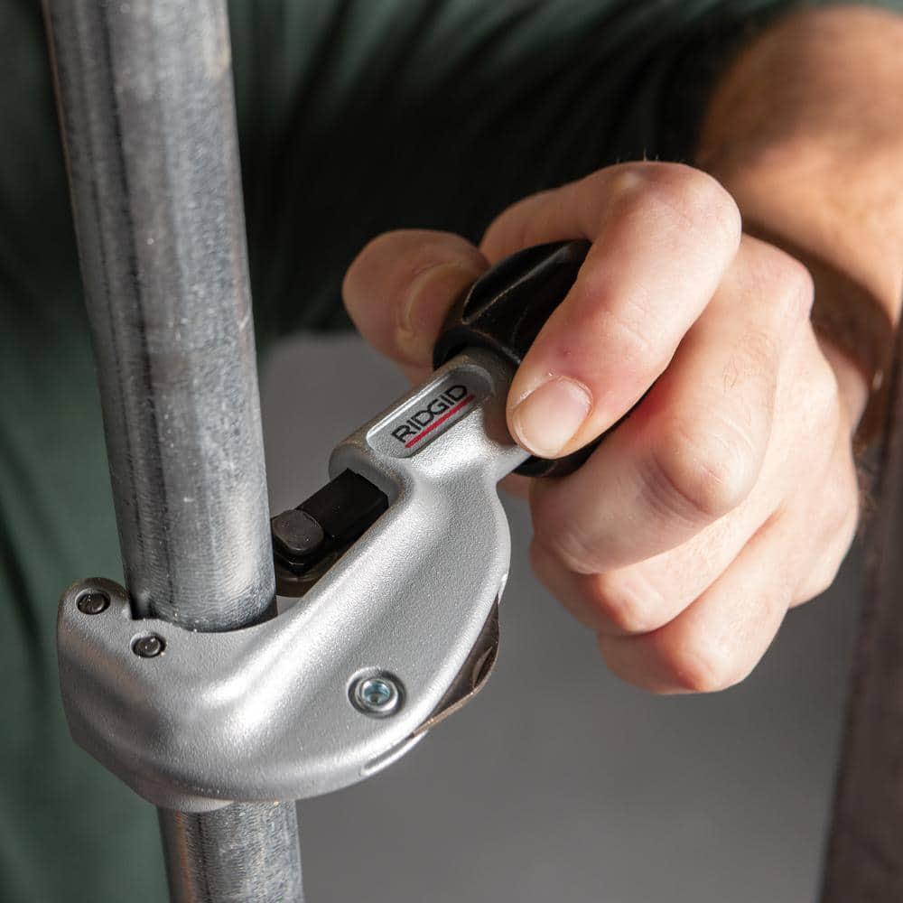 RIDGID 1/8 in. to 1-1/8 in.150 Constant Swing Copper Pipe & Stainless Steel Tubing Cutter w Easy Change Wheel Pin + Spare Wheel