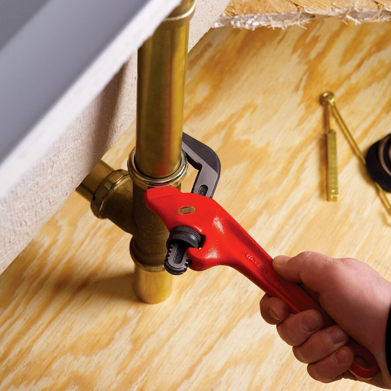 RIDGID 9-1/2 in. Offset Hex Jaw Pipe Wrench, Sturdy Plumbing Pipe Tool with Hex Jaw Mechanism for Extra Wide Opening