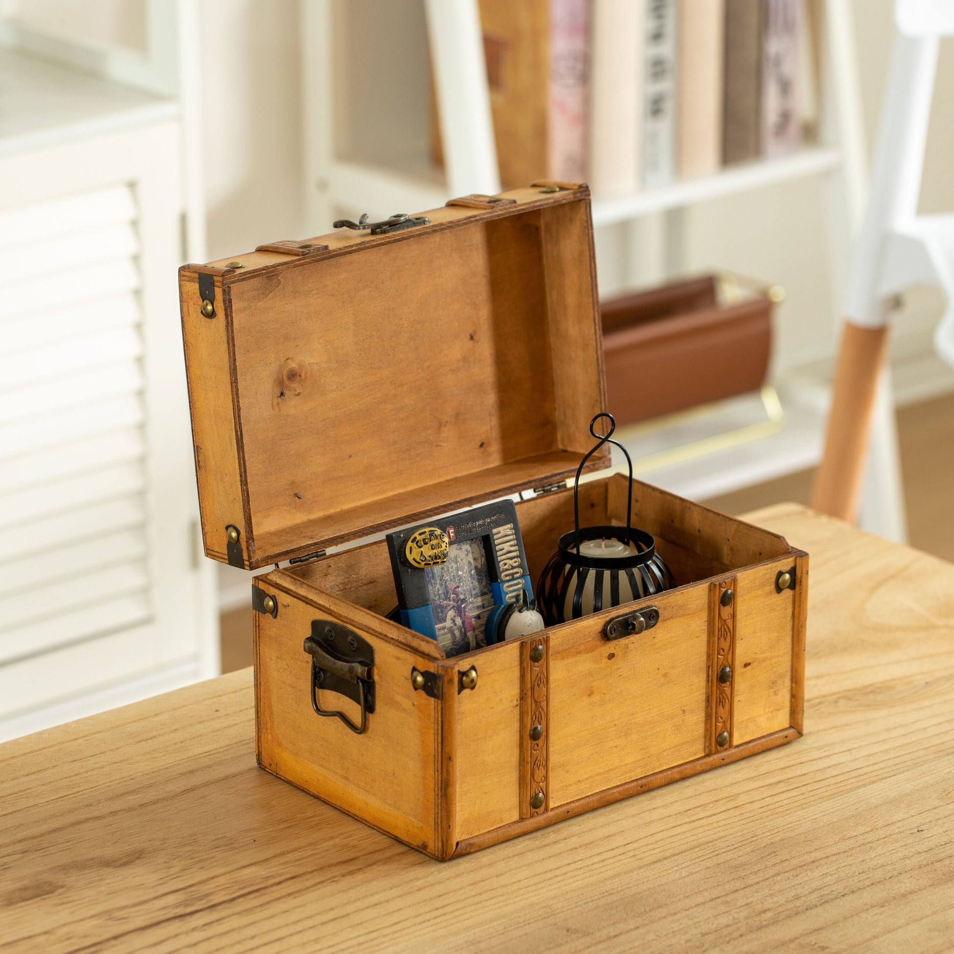 1 -Lb Large Wood Storage Trunk