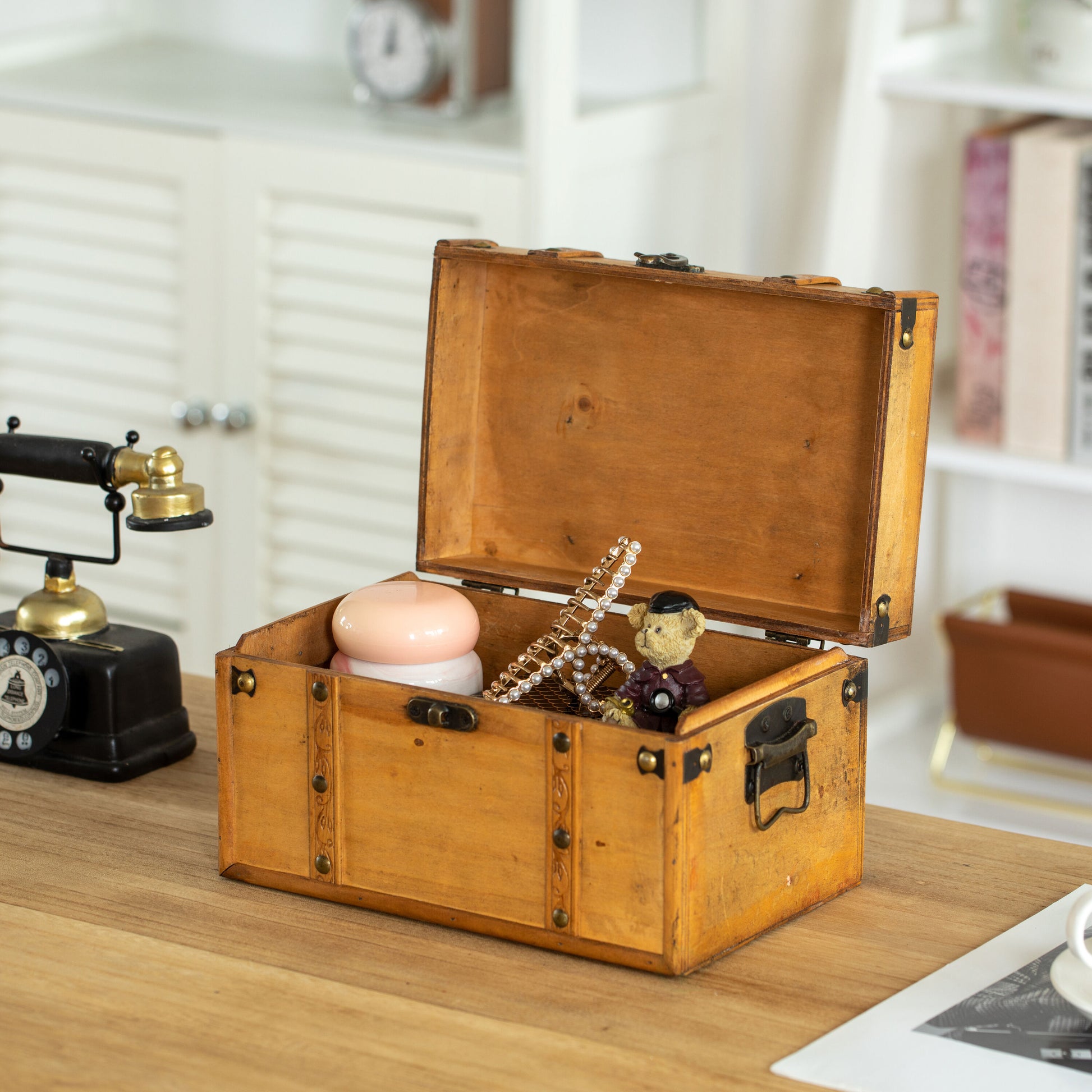 1 -Lb Large Wood Storage Trunk