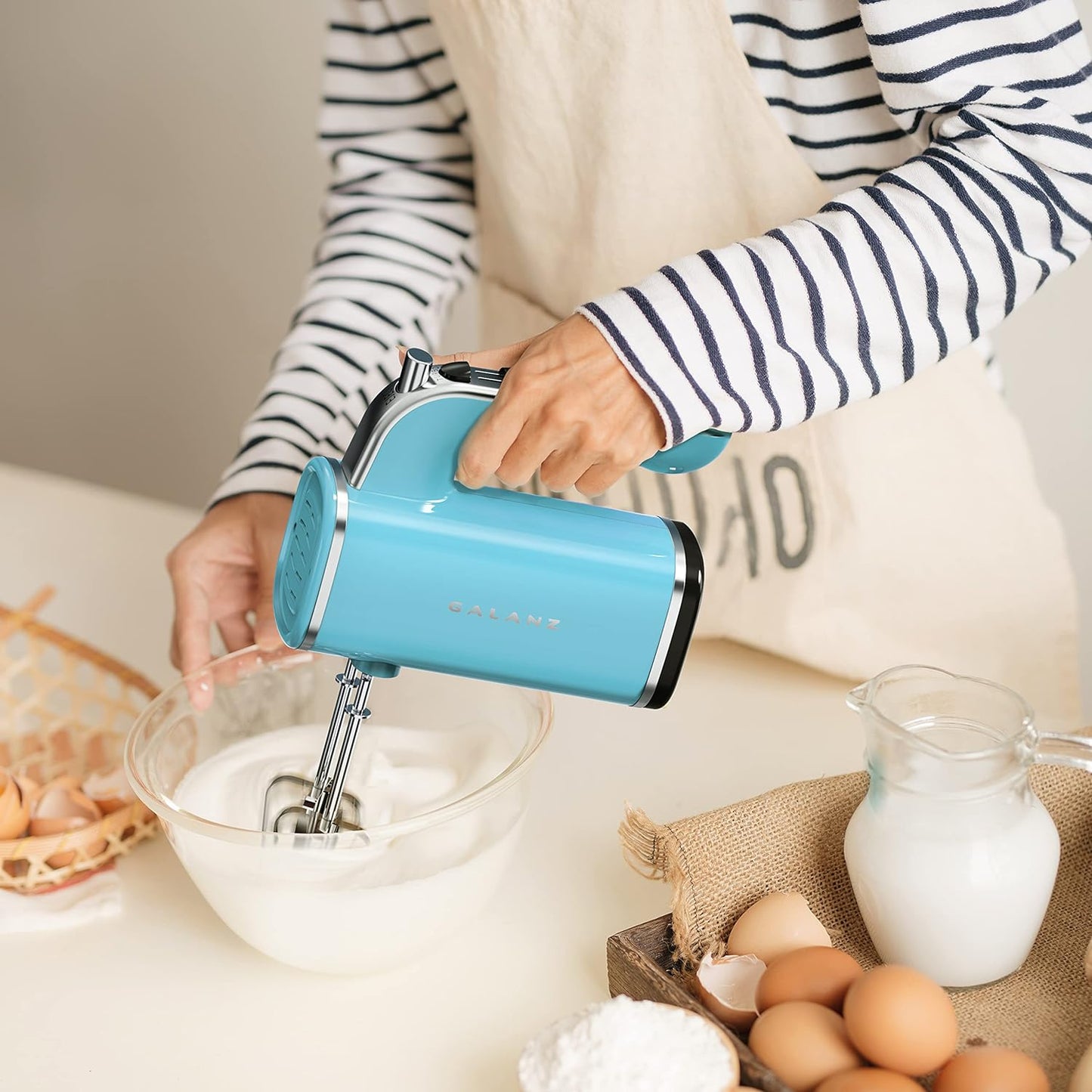 Galanz 5 Speed 150-Watts Retro Hand Mixer with Storage Base in Bebop Blue
