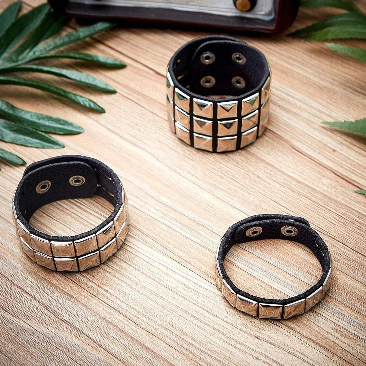 3Pcs/Set Fashion Street Hip Hop Leather Studded Cuff Bracelets Multiple Wristbands Bangle  Acceossries for 80s Punk Rock Concert Outfit