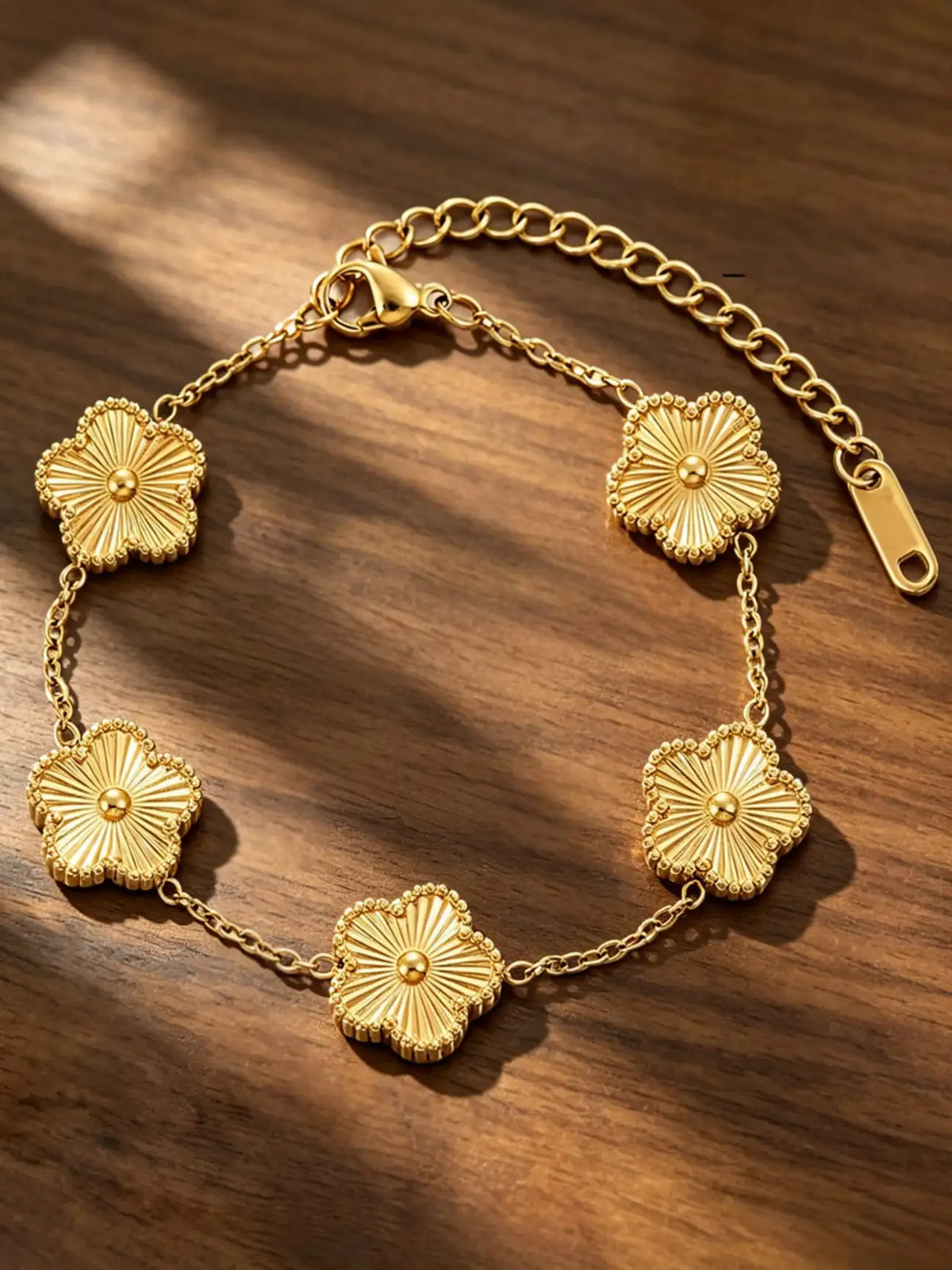 3pcs 18K Gold Plated 304 Stainless Steel Women's Clover Bracelet & Bangle Set, Minimalist Clover Jewelry Set, Layered Jewelry Set For Women, Suitable For Daily/Summer/Beach/Back To School/Wearing