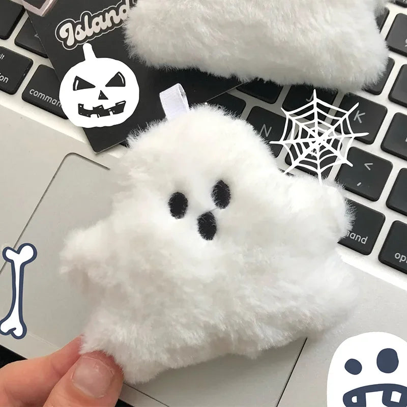 Cute White Mini Ghost Plush Keychain, Soft Fluffy Ghost Bag Charm Pendant for Halloween Cosplay Daily Backpack Decor Gift Accessories