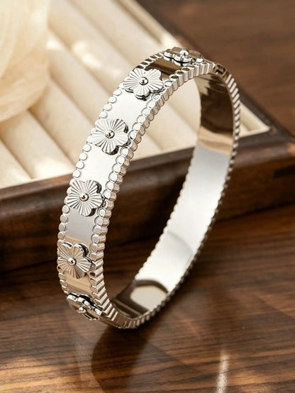 3pcs 18K Gold Plated 304 Stainless Steel Women's Clover Bracelet & Bangle Set, Minimalist Clover Jewelry Set, Layered Jewelry Set For Women, Suitable For Daily/Summer/Beach/Back To School/Wearing