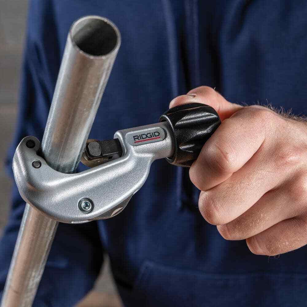 RIDGID 1/8 in. to 1-1/8 in.150 Constant Swing Copper Pipe & Stainless Steel Tubing Cutter w Easy Change Wheel Pin + Spare Wheel